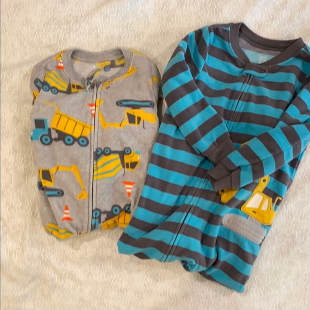 NWOT Carter’s fleece zip up footed PJs
